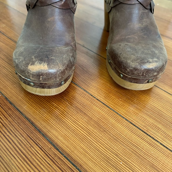 Clarks Clogs - Picture 2 of 4